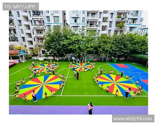 小班艺术足球培养孩子的团队精神与创造力的完美结合